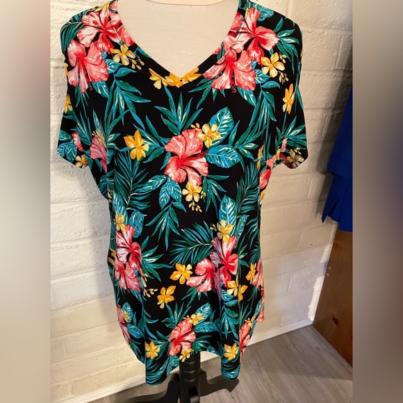 NoBoundaries Hawaiian Multicolor v- neck, short sleeve shirt, Juniors sz XXXL - Picture 1 of 3